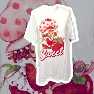 Strawberry Shortcake “Sweet” white Graphic T-shirt Women’s size XL